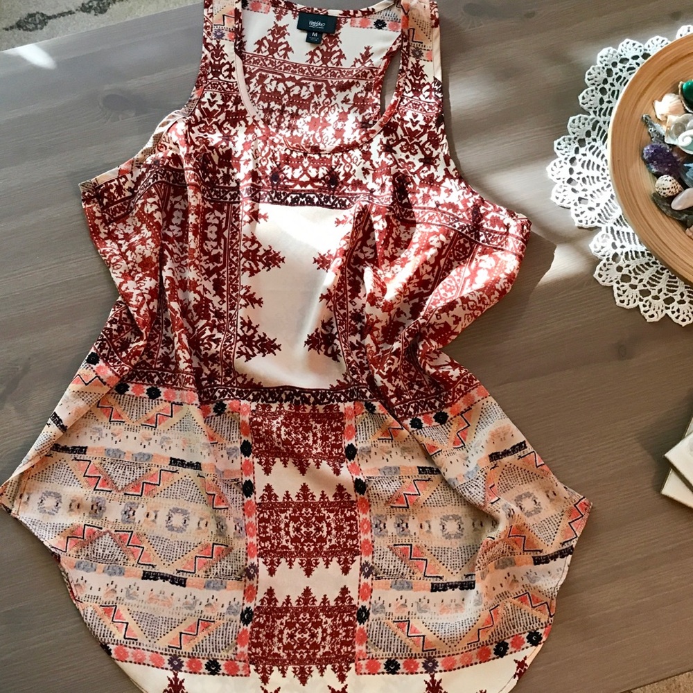 •SOLD• Gorgeous Pattern Tank in Red & Creme Tones